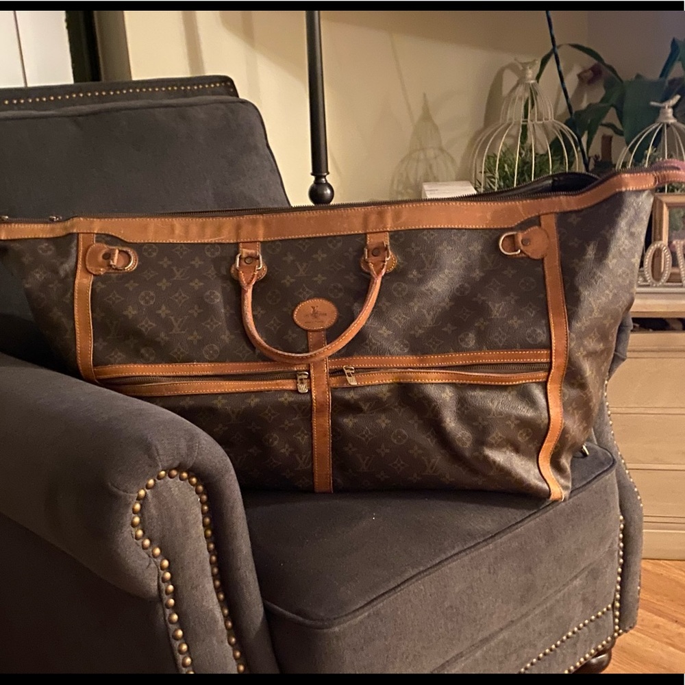Louis Vuitton vintage duffle!! good for project☀️